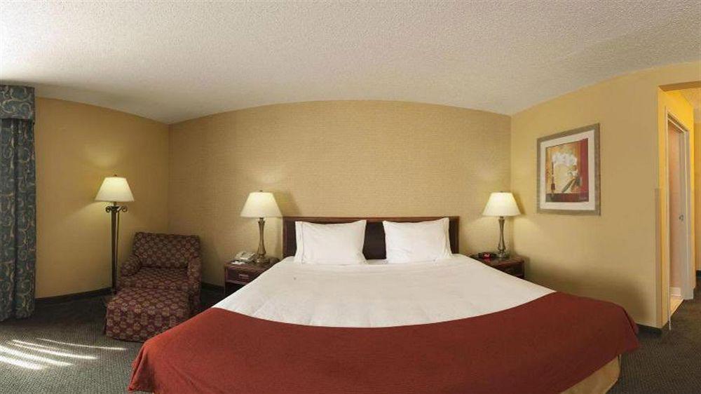 Holiday Inn Express Hotel Fort Campbell-Oak Grove By Ihg Exterior foto